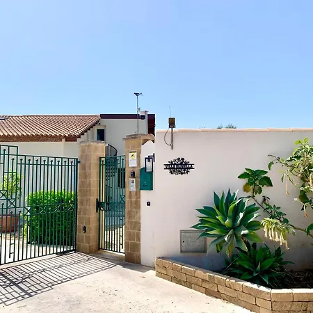 Incantevole Con Piscina E Giardino A Poca Distanza Dalle Spiagge Piu Belle Ferienhaus *