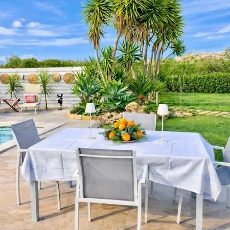 Incantevole Con Piscina E Giardino A Poca Distanza Dalle Spiagge Piu Belle *