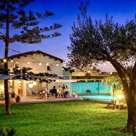 Incantevole Con Piscina E Giardino A Poca Distanza Dalle Spiagge Piu Belle Ferienhaus
