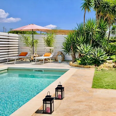 Ferienhaus Incantevole Con Piscina E Giardino A Poca Distanza Dalle Spiagge Piu Belle